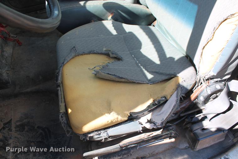 image for item DB5165 2002 GMC C6500 box truck