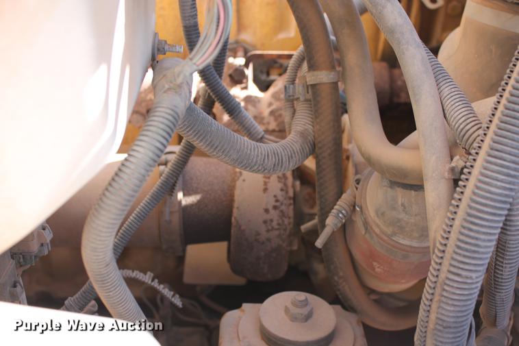 image for item DB5165 2002 GMC C6500 box truck