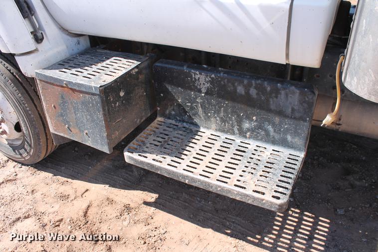 image for item DB5165 2002 GMC C6500 box truck