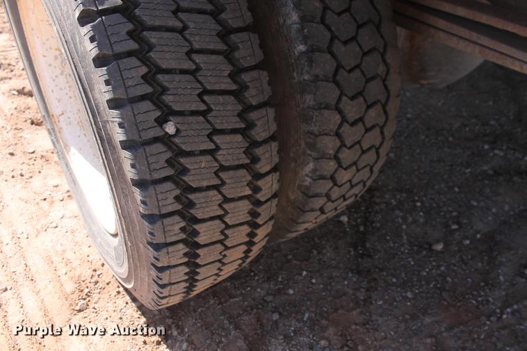 image for item DB5165 2002 GMC C6500 box truck