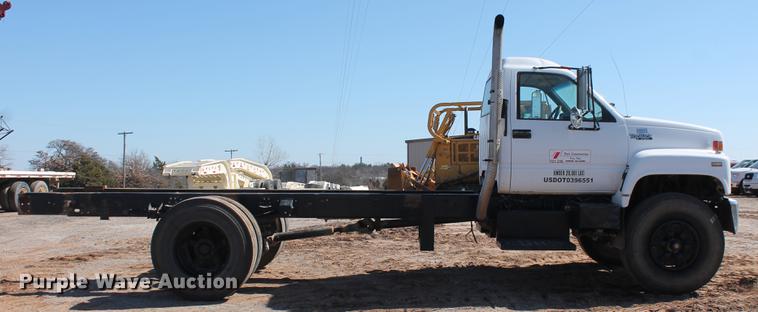 image for item DB5166 1991 GMC TopKick truck cab and chassis