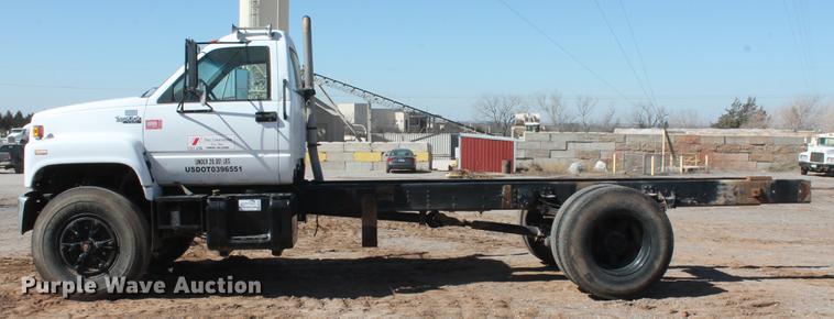 image for item DB5166 1991 GMC TopKick truck cab and chassis