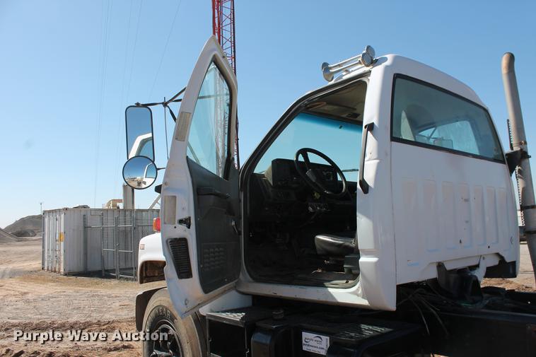 image for item DB5166 1991 GMC TopKick truck cab and chassis