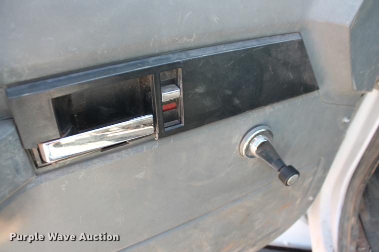 image for item DB5166 1991 GMC TopKick truck cab and chassis