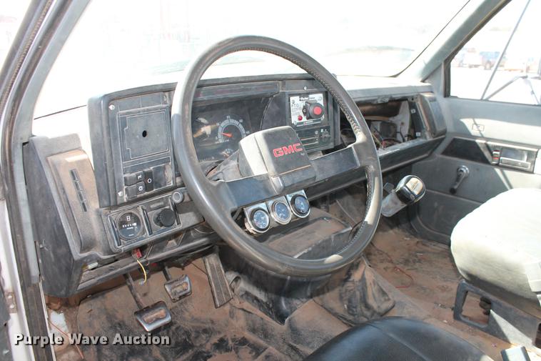 image for item DB5166 1991 GMC TopKick truck cab and chassis