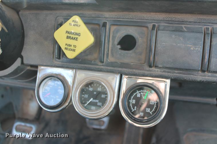 image for item DB5166 1991 GMC TopKick truck cab and chassis