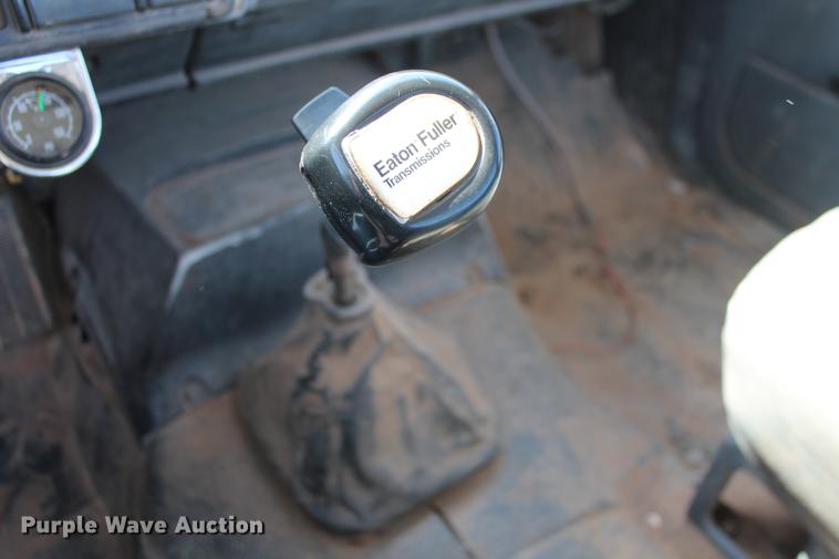 image for item DB5166 1991 GMC TopKick truck cab and chassis