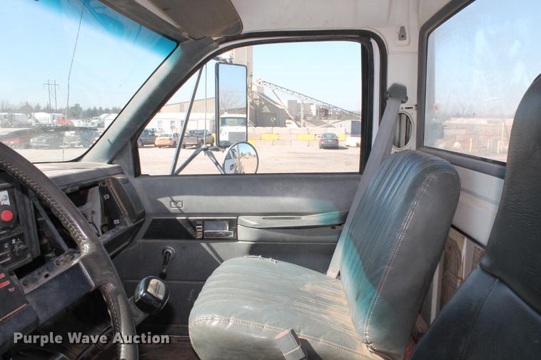 image for item DB5166 1991 GMC TopKick truck cab and chassis