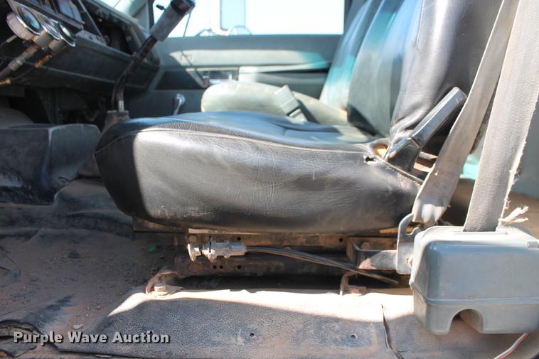 image for item DB5166 1991 GMC TopKick truck cab and chassis