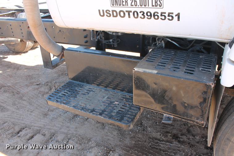 image for item DB5166 1991 GMC TopKick truck cab and chassis