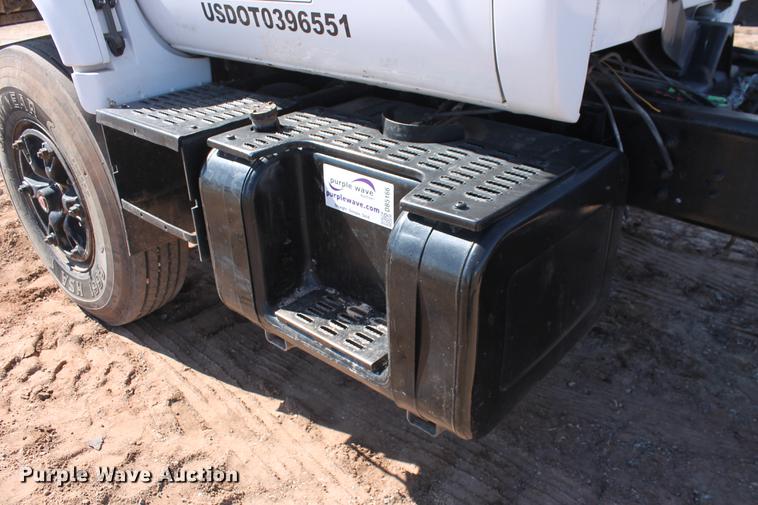 image for item DB5166 1991 GMC TopKick truck cab and chassis