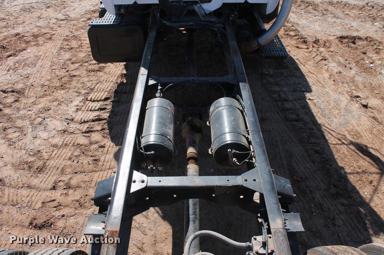 image for item DB5166 1991 GMC TopKick truck cab and chassis