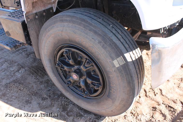 image for item DB5166 1991 GMC TopKick truck cab and chassis