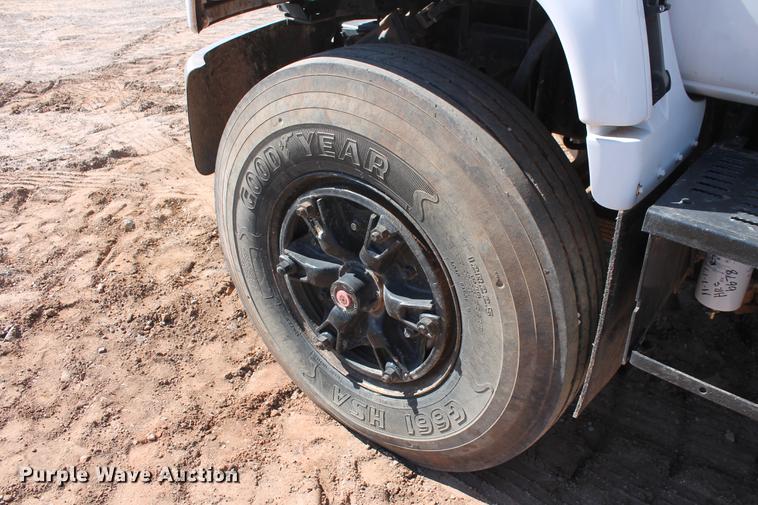 image for item DB5166 1991 GMC TopKick truck cab and chassis