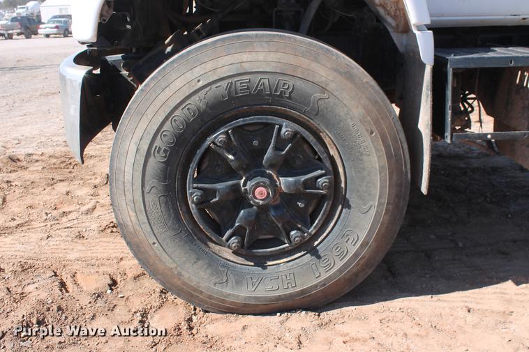 image for item DB5166 1991 GMC TopKick truck cab and chassis