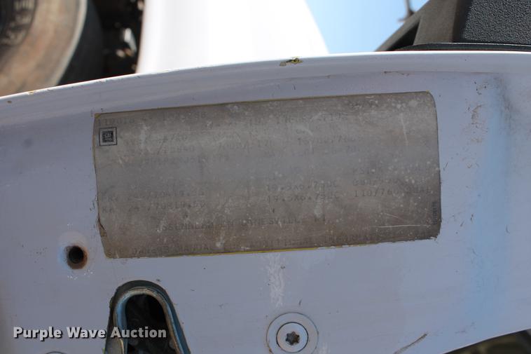 image for item DB5166 1991 GMC TopKick truck cab and chassis