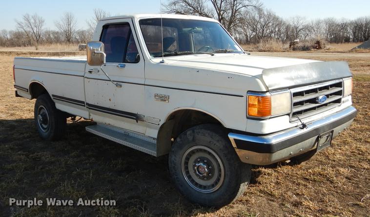 image for item DC0305 1990 Ford F250 XLT Lariat pickup truck