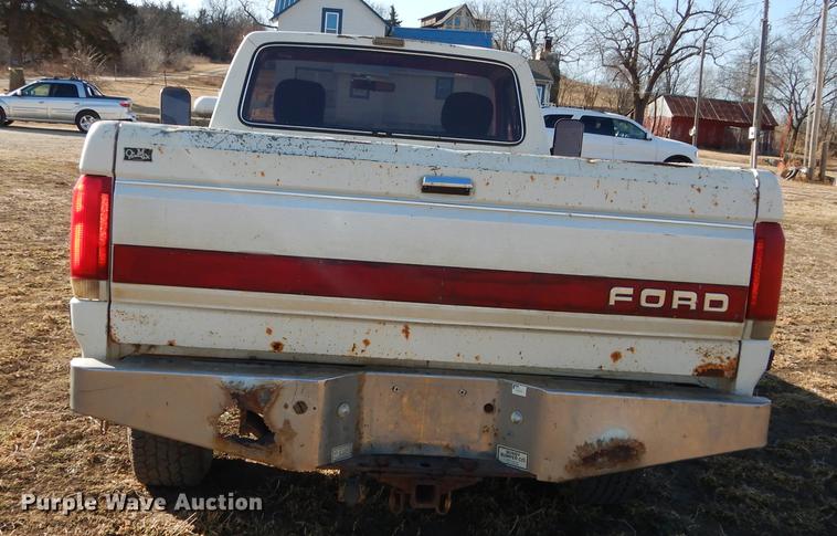 image for item DC0305 1990 Ford F250 XLT Lariat pickup truck