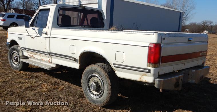 image for item DC0305 1990 Ford F250 XLT Lariat pickup truck