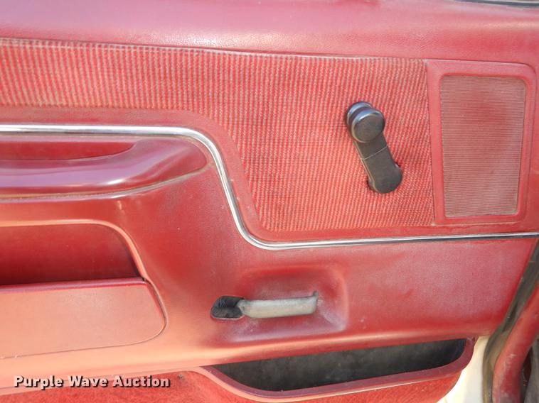 image for item DC0305 1990 Ford F250 XLT Lariat pickup truck