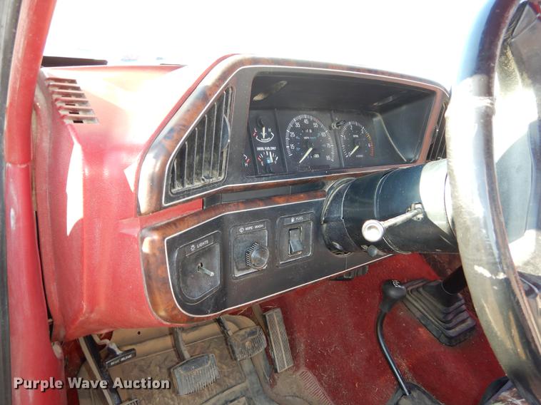 image for item DC0305 1990 Ford F250 XLT Lariat pickup truck