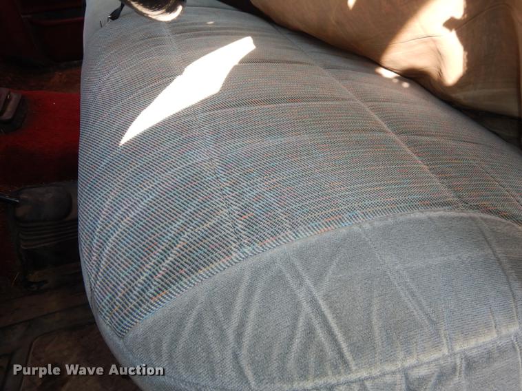 image for item DC0305 1990 Ford F250 XLT Lariat pickup truck