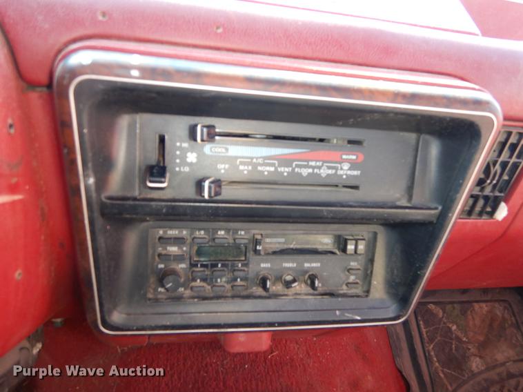 image for item DC0305 1990 Ford F250 XLT Lariat pickup truck