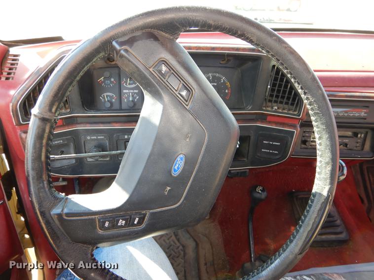 image for item DC0305 1990 Ford F250 XLT Lariat pickup truck
