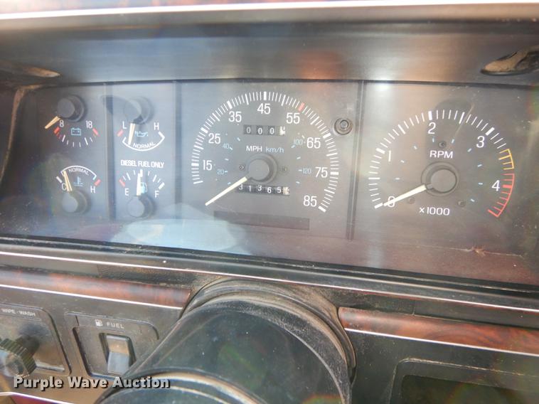 image for item DC0305 1990 Ford F250 XLT Lariat pickup truck