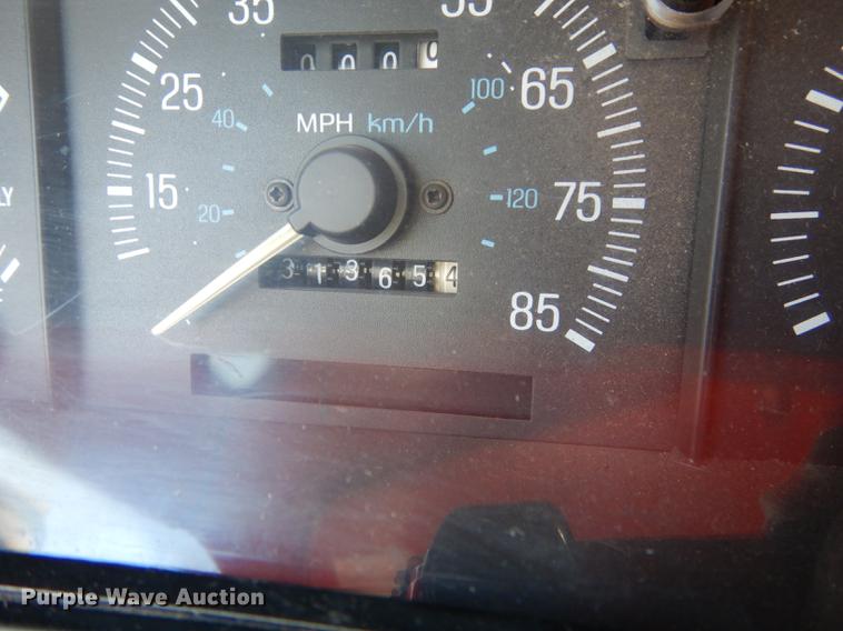 image for item DC0305 1990 Ford F250 XLT Lariat pickup truck