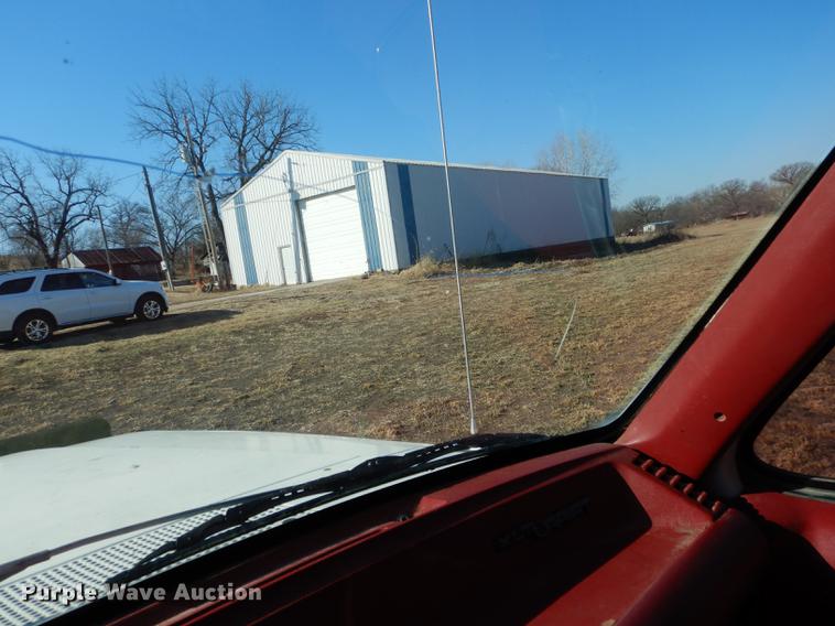 image for item DC0305 1990 Ford F250 XLT Lariat pickup truck