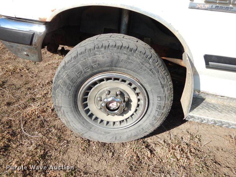 image for item DC0305 1990 Ford F250 XLT Lariat pickup truck