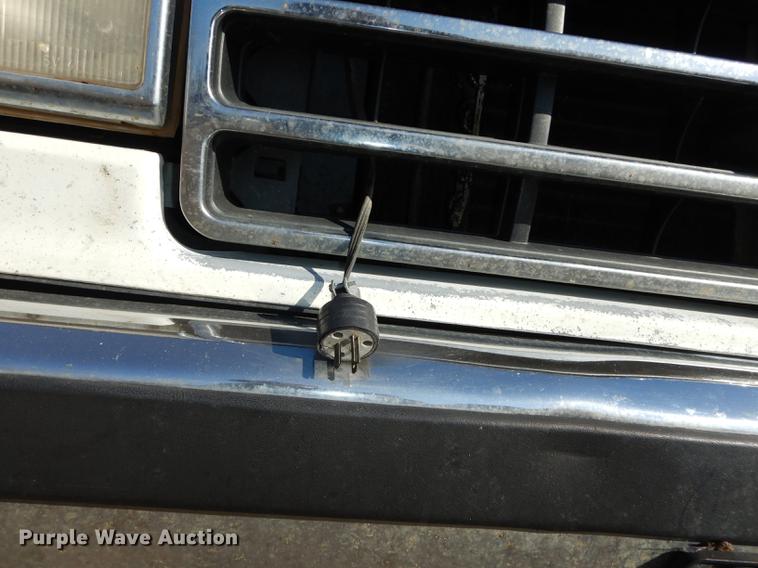 image for item DC0305 1990 Ford F250 XLT Lariat pickup truck