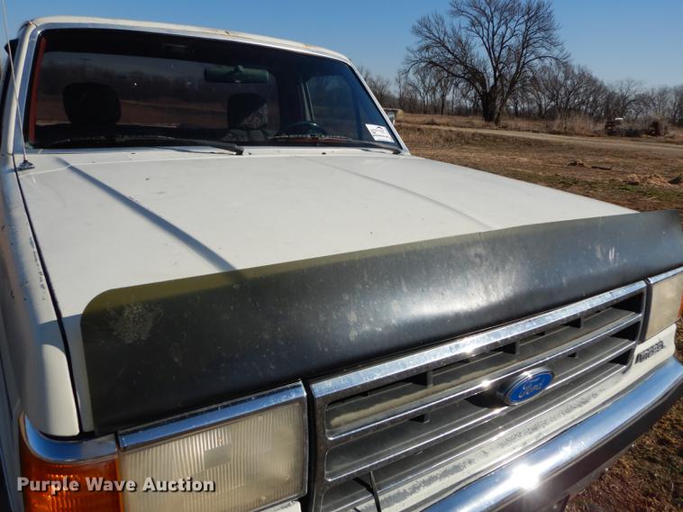 image for item DC0305 1990 Ford F250 XLT Lariat pickup truck