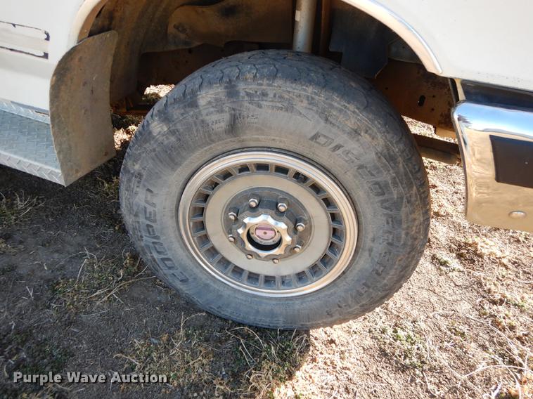 image for item DC0305 1990 Ford F250 XLT Lariat pickup truck