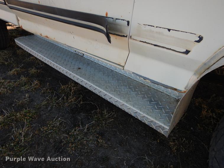 image for item DC0305 1990 Ford F250 XLT Lariat pickup truck