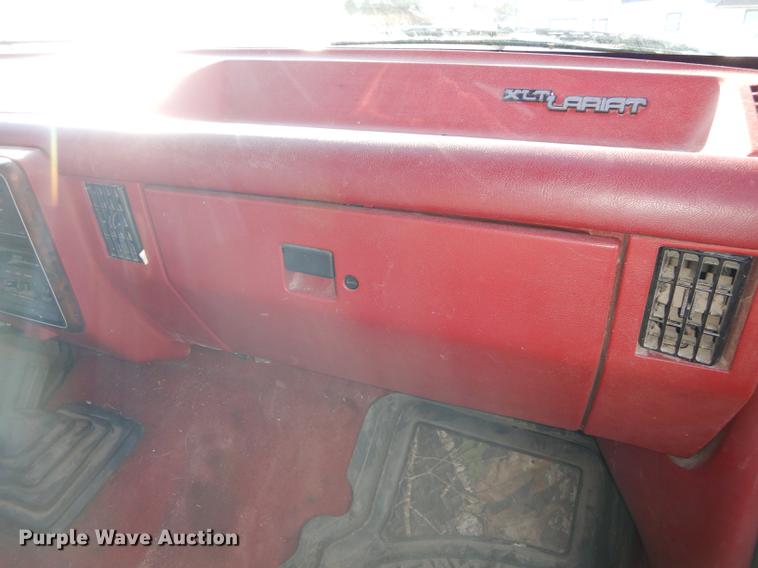 image for item DC0305 1990 Ford F250 XLT Lariat pickup truck