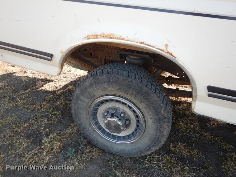 image for item DC0305 1990 Ford F250 XLT Lariat pickup truck