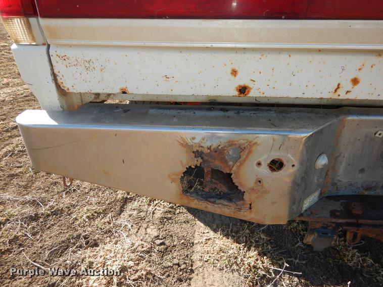 image for item DC0305 1990 Ford F250 XLT Lariat pickup truck