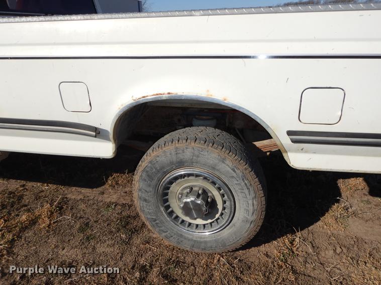 image for item DC0305 1990 Ford F250 XLT Lariat pickup truck