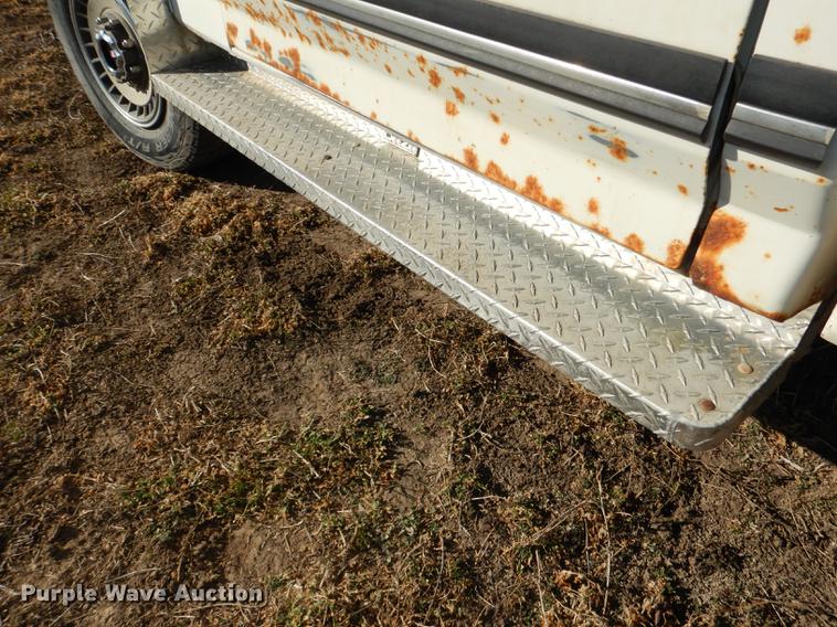 image for item DC0305 1990 Ford F250 XLT Lariat pickup truck