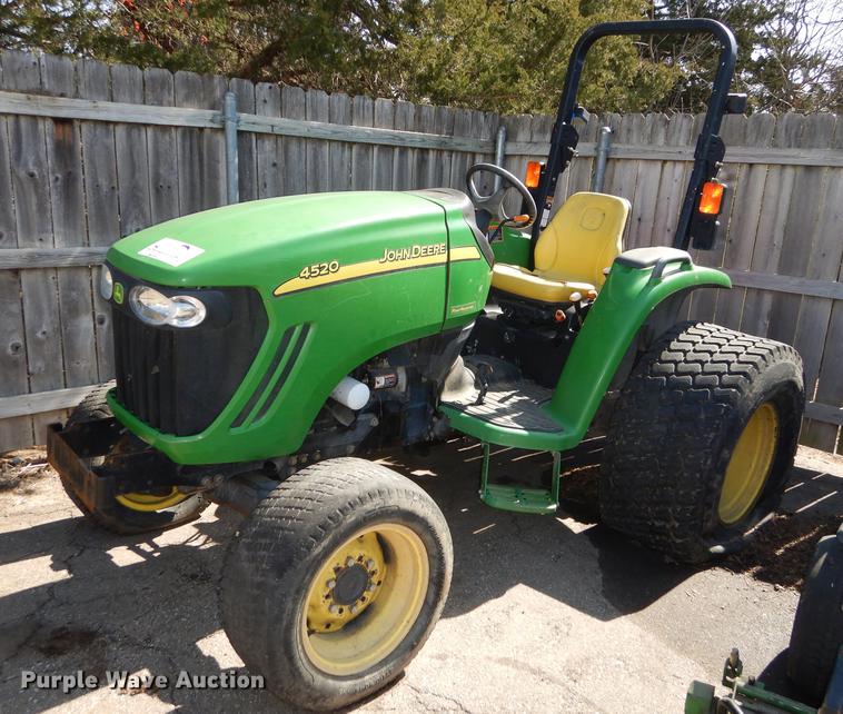 image for item DC0349 2006 John Deere 4520 tractor