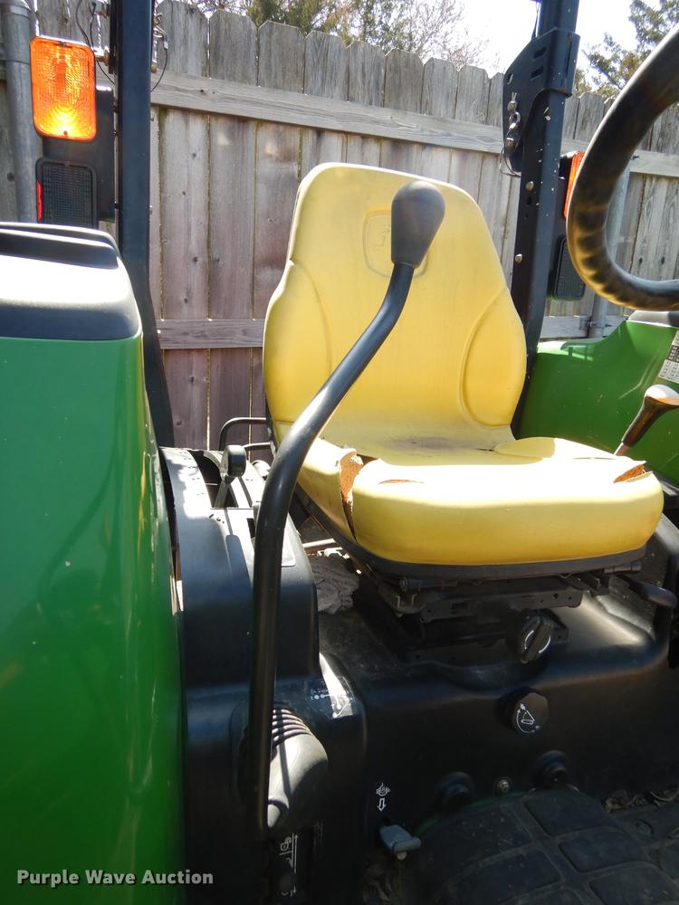 image for item DC0349 2006 John Deere 4520 tractor