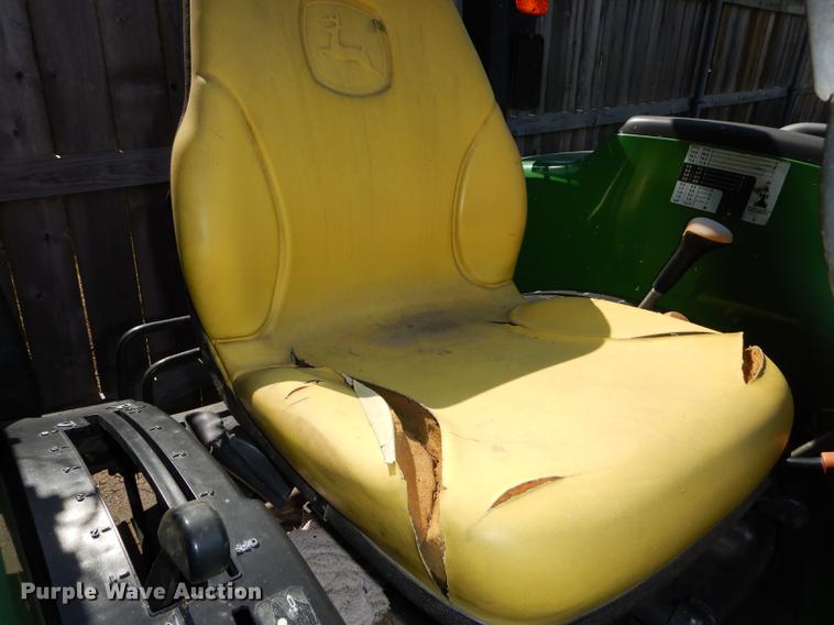 image for item DC0349 2006 John Deere 4520 tractor
