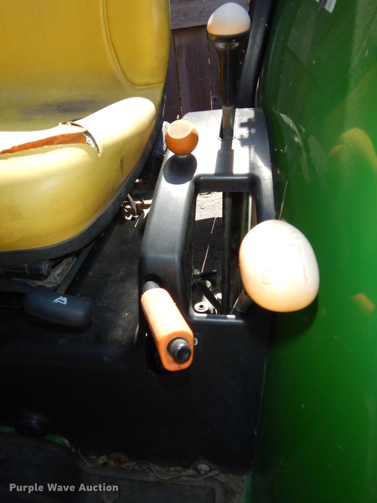 image for item DC0349 2006 John Deere 4520 tractor