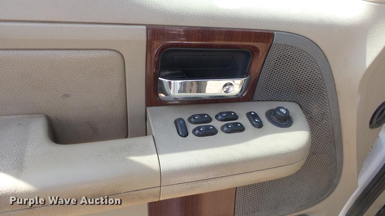 image for item DC0624 2006 Ford F150 SuperCrew pickup truck