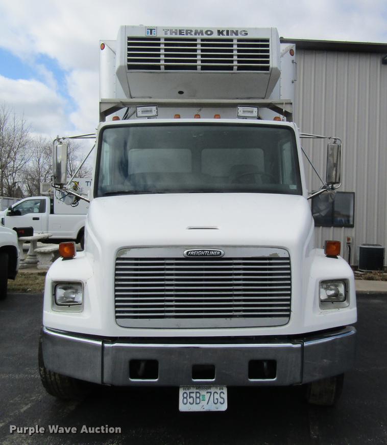 image for item DC4424 2001 Freightliner FL60 refrigerated van truck