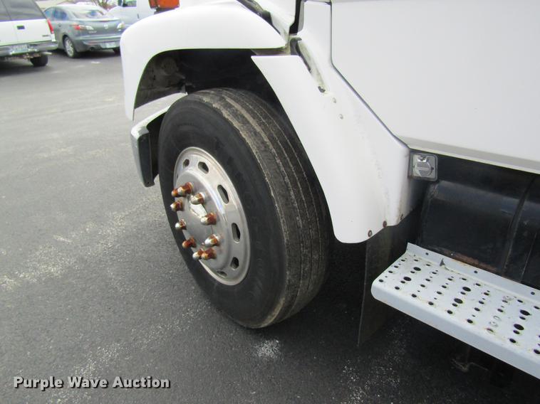 image for item DC4424 2001 Freightliner FL60 refrigerated van truck