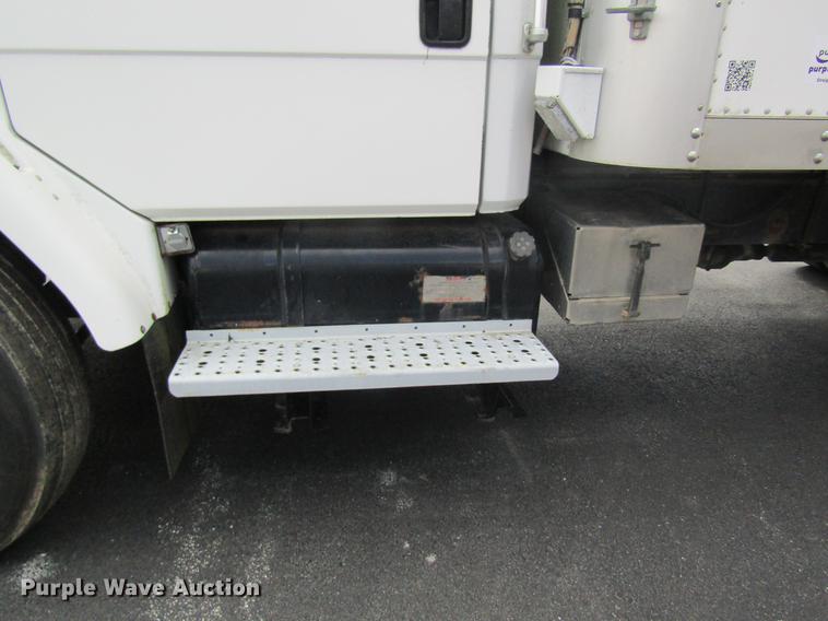 image for item DC4424 2001 Freightliner FL60 refrigerated van truck