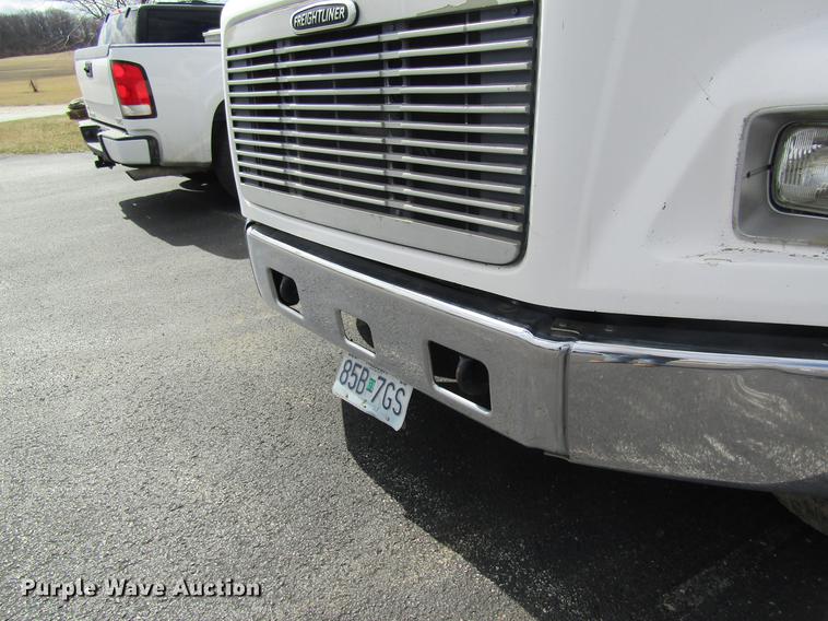image for item DC4424 2001 Freightliner FL60 refrigerated van truck